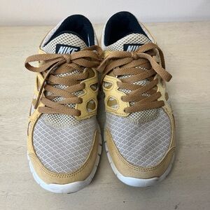 Nike Free Run  Tan and Cream Sneakers